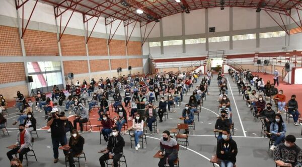 Becas de Itaipú: postulantes sabrán resultados hoy