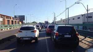 Diario HOY | Bloquean viaducto de 4 Mojones contra suba del combustible