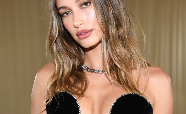 Hailey Bieber, hospitalizada esta semana por sufrir un coágulo en el cerebro