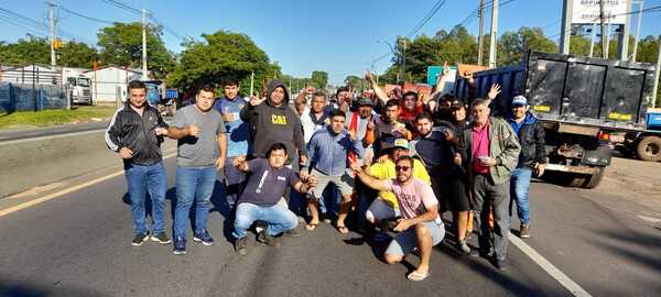 Volqueteros afirman que los cierres en protesta por suba de combustible serán indefinidos - Megacadena — Últimas Noticias de Paraguay