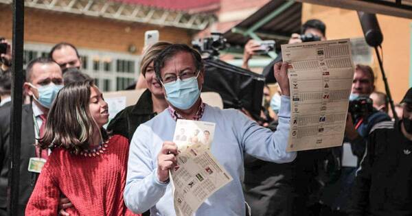 La Nación / Colombia: exguerrillero Petro fue el gran vencedor en elecciones legislativas