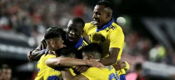 Boca festejó con gol de Advíncula y River goleó a Gimnasia (4-0) con tres penales