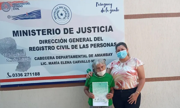 Abuelita de 81 años caminó 5 km para sacarse la cédula - OviedoPress