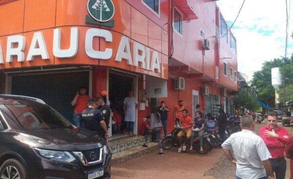 Pretendían robar recaudación de minisúper, pero ya se había llevado