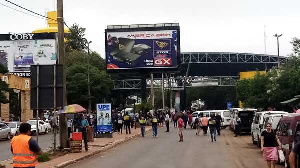 Sigue bloqueo del Puente de la Amistad - La Clave