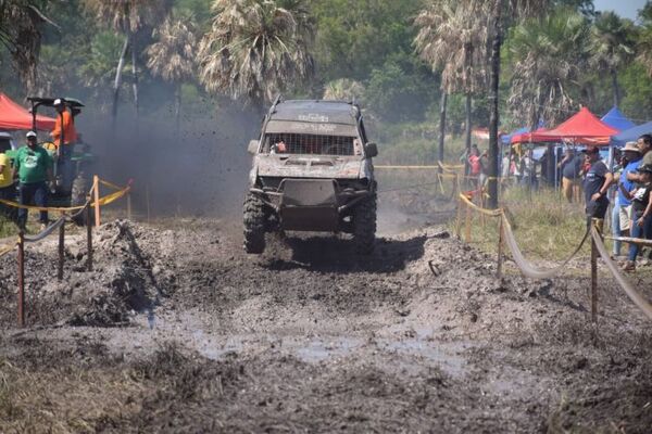 Se cumplio la segunda fecha del Campeonato Nacional de Todoterreno 4x4 en el Bajo Chaco
