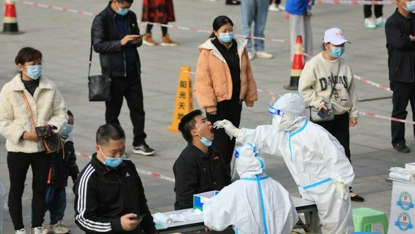 Nuevo brote de Covid-19 obliga a cerrar una ciudad en China - 1000 Noticias
