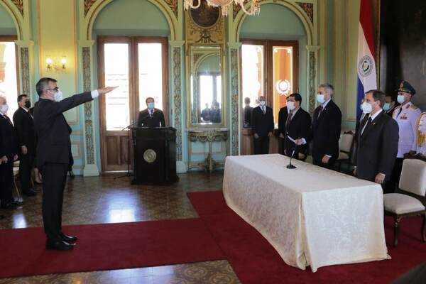 Mandatario tomó juramento al nuevo ministro de Educación - .::Agencia IP::.