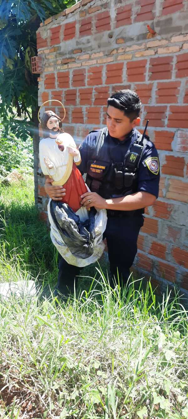 Diario HOY | Hurtó imágenes y estatuillas de la iglesia de Villa Elisa y fue detenido