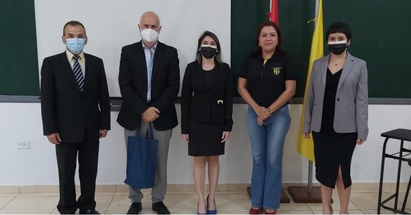 Egresan seis nuevos profesionales de la FAFI-UNE - La Clave