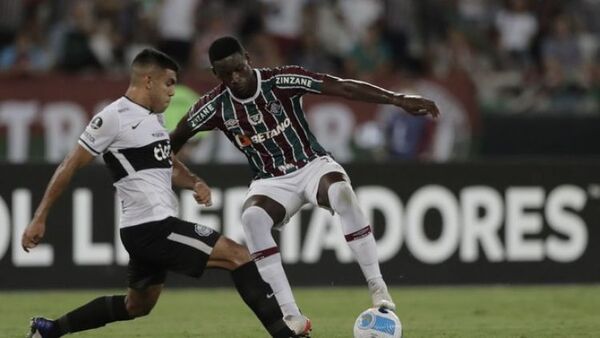 Hinchas de Fluminense protestan por venta de Luiz Henrique
