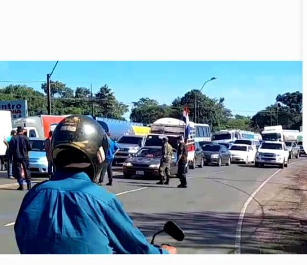 Camioneros y campesinos cierran ruta en Guayaybí - Nacionales - ABC Color