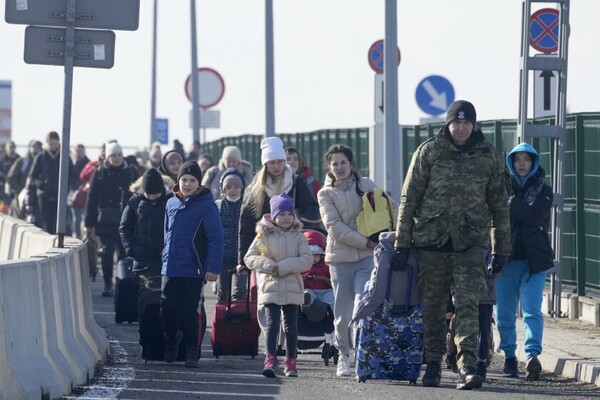 Polonia pide ayuda, desbordada por miles de refugiados - 1000 Noticias