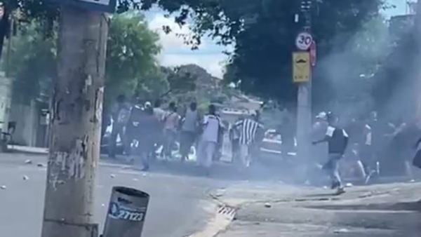 Un muerto y un herido grave tras violento cruce entre hinchas de Mineiro y Cruzeiro - 1000 Noticias