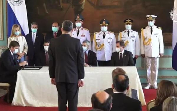 Cuestionado ingeniero agrónomo jura como nuevo ministro de Educación – Prensa 5
