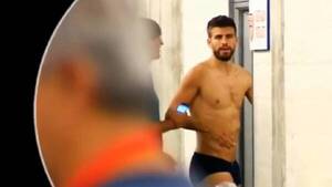 Crónica / [VÍDEO] ¡Ndi! Filmaron a Piqué opívo