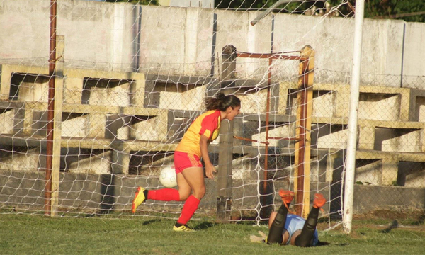 En Coronel Oviedo, dieron inicio al primer campeonato femenino de fútbol de campo - OviedoPress