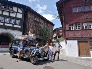 Familia argentina viajó por el mundo en un auto antiguo durante 22 años