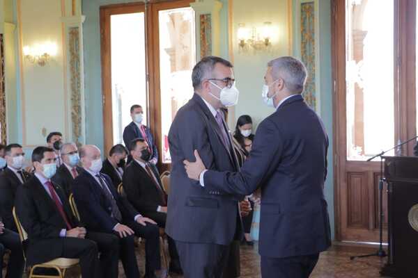 Juró Ricardo Zárate como ministro y promete no politizar la educación - ADN Digital