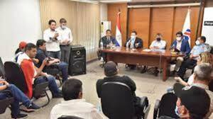 Trabajadores del volante exigen que el precio de los combustibles de Petropar baje para todos y no solo para un sector