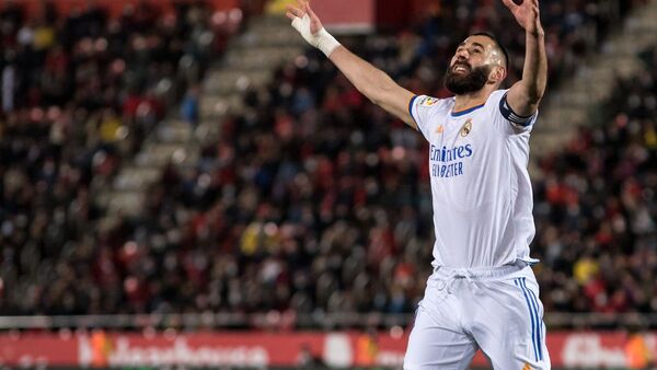 El Real Madrid golea y aumenta su ventaja en la cima