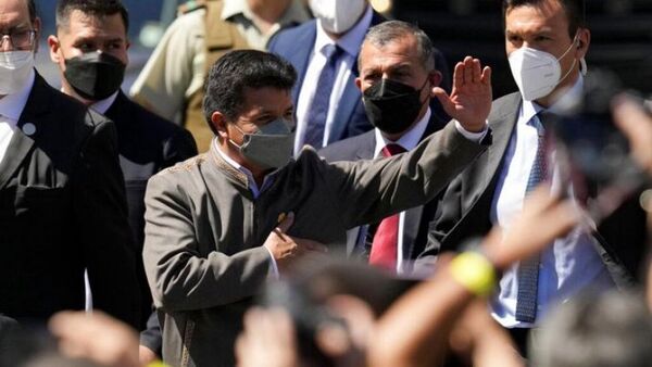 El Congreso de Perú aprueba debatir la moción de destitución contra Castillo
