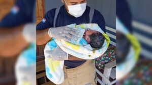 Joven fue al baño para ducharse y dio a luz a su bebé