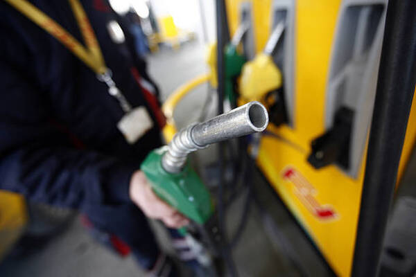 Conductores de plataformas rechazan reducción solo de precio del gasoil