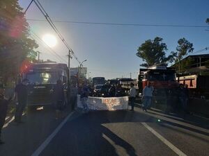 Segundo día de protestas y cierres contra la suba de los combustibles - Nacionales - ABC Color