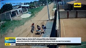 Motochorro asalta a dos estudiantes en Ñemby.  - ABC Noticias - ABC Color