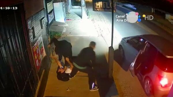 Asaltantes le molieron a golpes y desnudaron: "Me dejaron pelado"