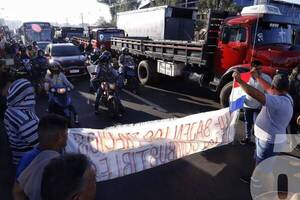 Crónica / [Galeria] Cierre de rutas: 12/8 nomás, el tráfico está de terror