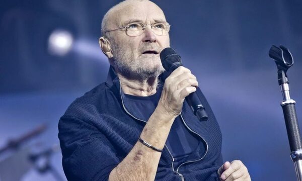 Phil Collins, demacrado, sin poder caminar y sordo angá