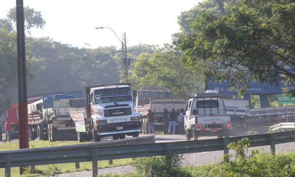 Manifestantes rechazan propuestas de fondos y dan plazo de 24 horas para una solución