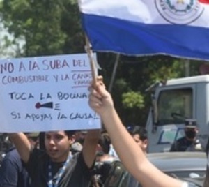Camioneros exigen reducción de G. 1.500 en combustibles - Paraguay.com