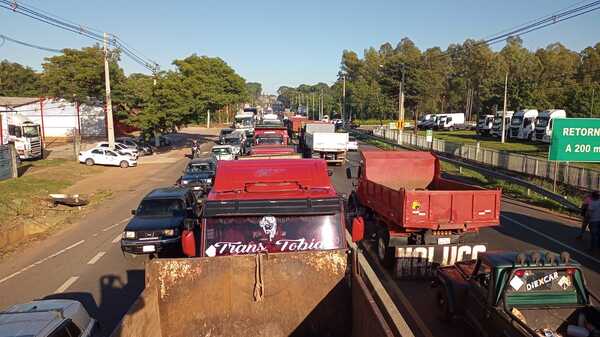 Para levantar bloqueo en zona del ex Aratiri, exigen que combustible baje G. 1.500 - ADN Digital