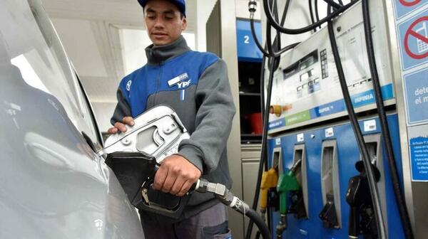 Argentina aumenta precios en sus combustibles