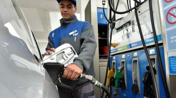 Argentina aumenta precios en sus combustibles