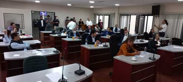 Secuaces del gobernador aprobaron sin análisis su rendición de cuentas - La Clave