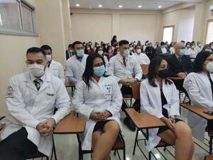 Se gradúan 28 nuevos médicos especialistas en Itapúa