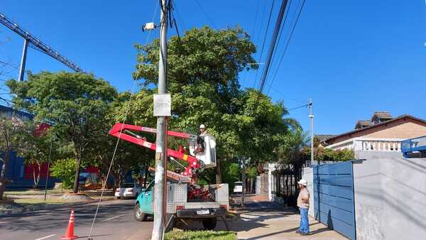 ANDE repara averías en líneas de media tensión de Asunción y Fernando de la Mora - .::Agencia IP::.