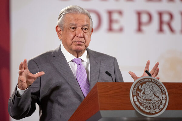 López Obrador busca con 6 refinerías controlar el precio de la gasolina - MarketData