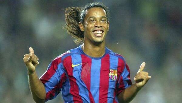 Crónica / ¿Es Ronaldinho? Polémica foto con arma de fuego y camiseta de la sele