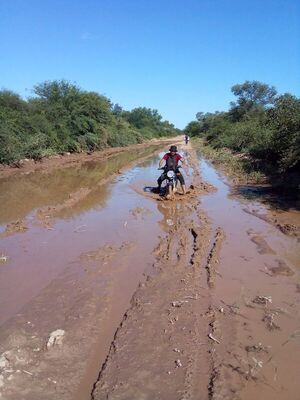 Lluvias dejan caminos intransitables en la zona de Pedro. P. Peña  - Noticias del Chaco - ABC Color