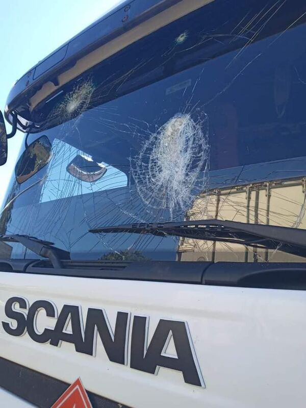 Atacan y rompen parabrisas de camión cisterna en Alto Paraná - ABC en el Este - ABC Color