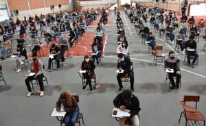 Examen para beca de Itaipu fue aprobado solo por el 32% de postulantes