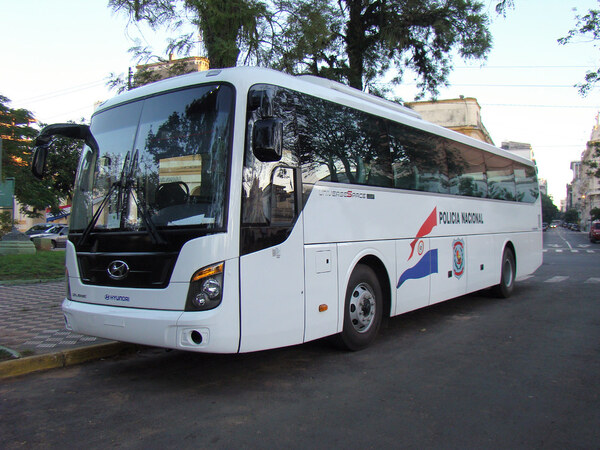 Policía Nacional pone sus buses a disposición para traslado de pasajeros - ADN Digital