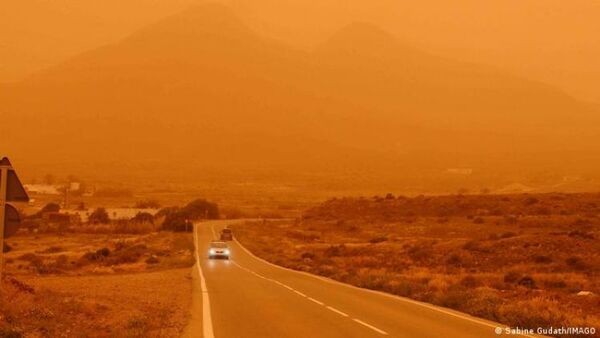 Nube de polvo del Sahara cubre de naranja una parte de España