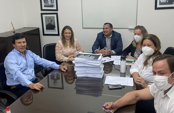 Diario HOY | Libelo acusatorio contra Fiscal General cabía en 4 a 5 biblioratos, afirma Harms