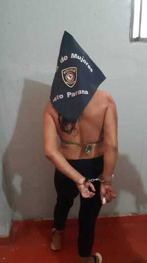 Detienen a violenta mujer por tentativa de homicidio y otros hechos - La Clave